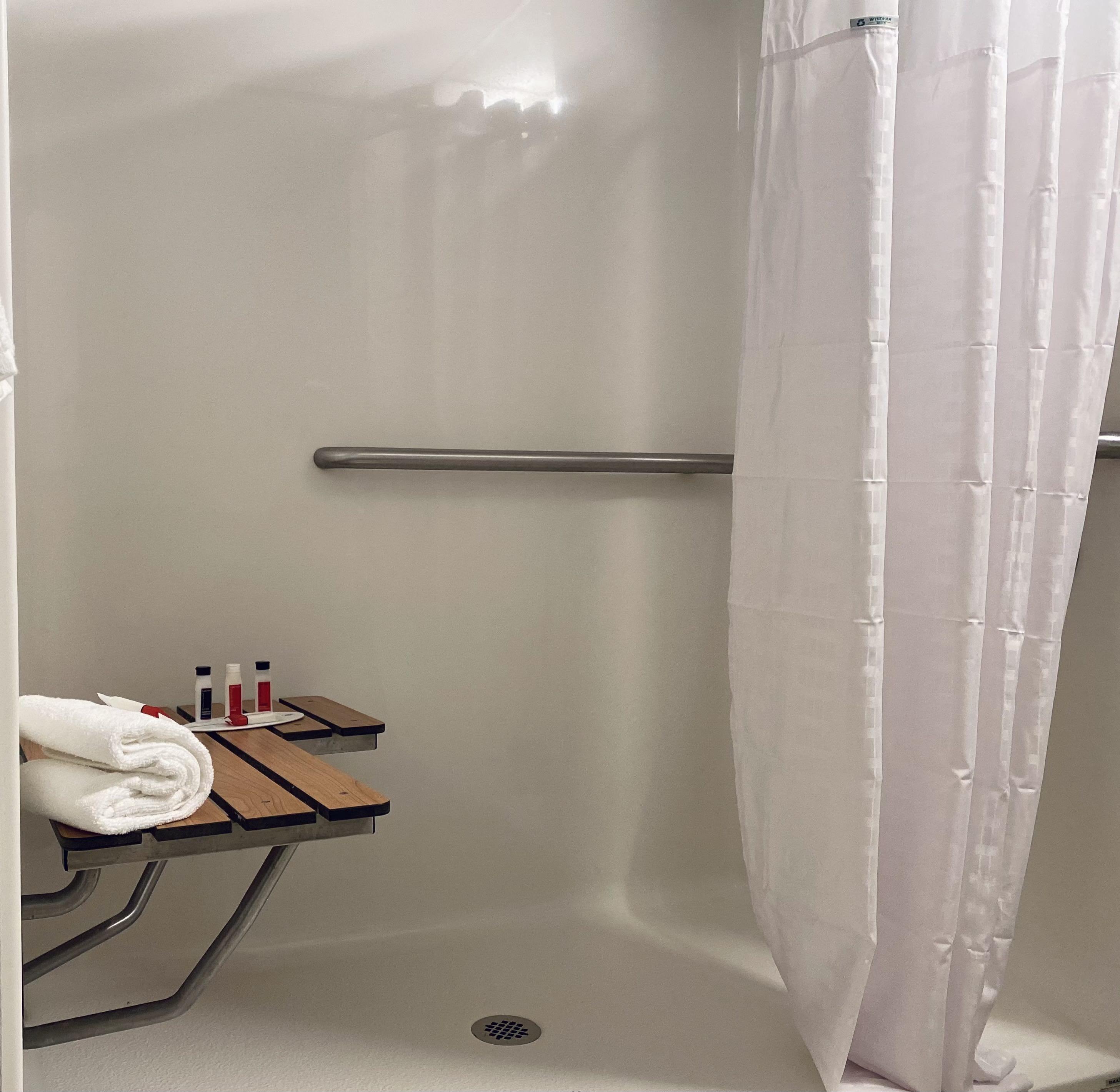 ホテル Ramada By Wyndham Hartford North - Bradley Airport ウィンザー・ロックス エクステリア 写真