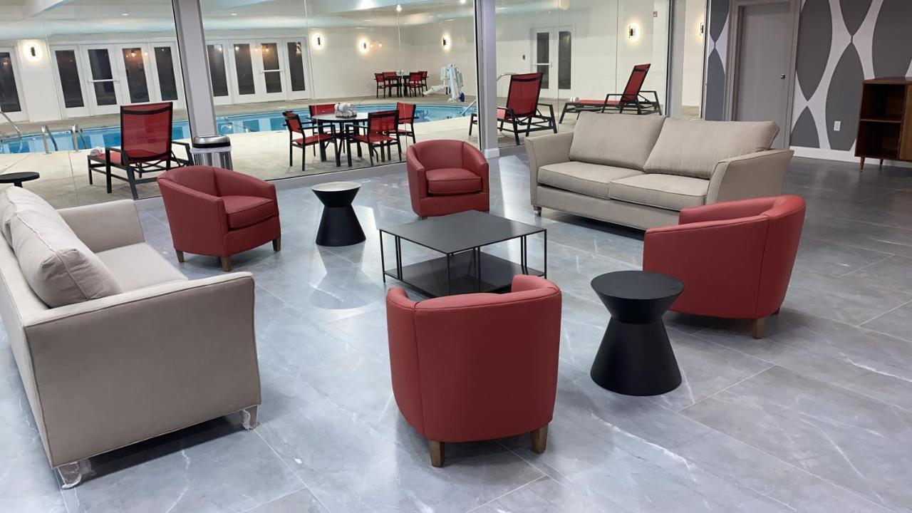 ホテル Ramada By Wyndham Hartford North - Bradley Airport ウィンザー・ロックス エクステリア 写真
