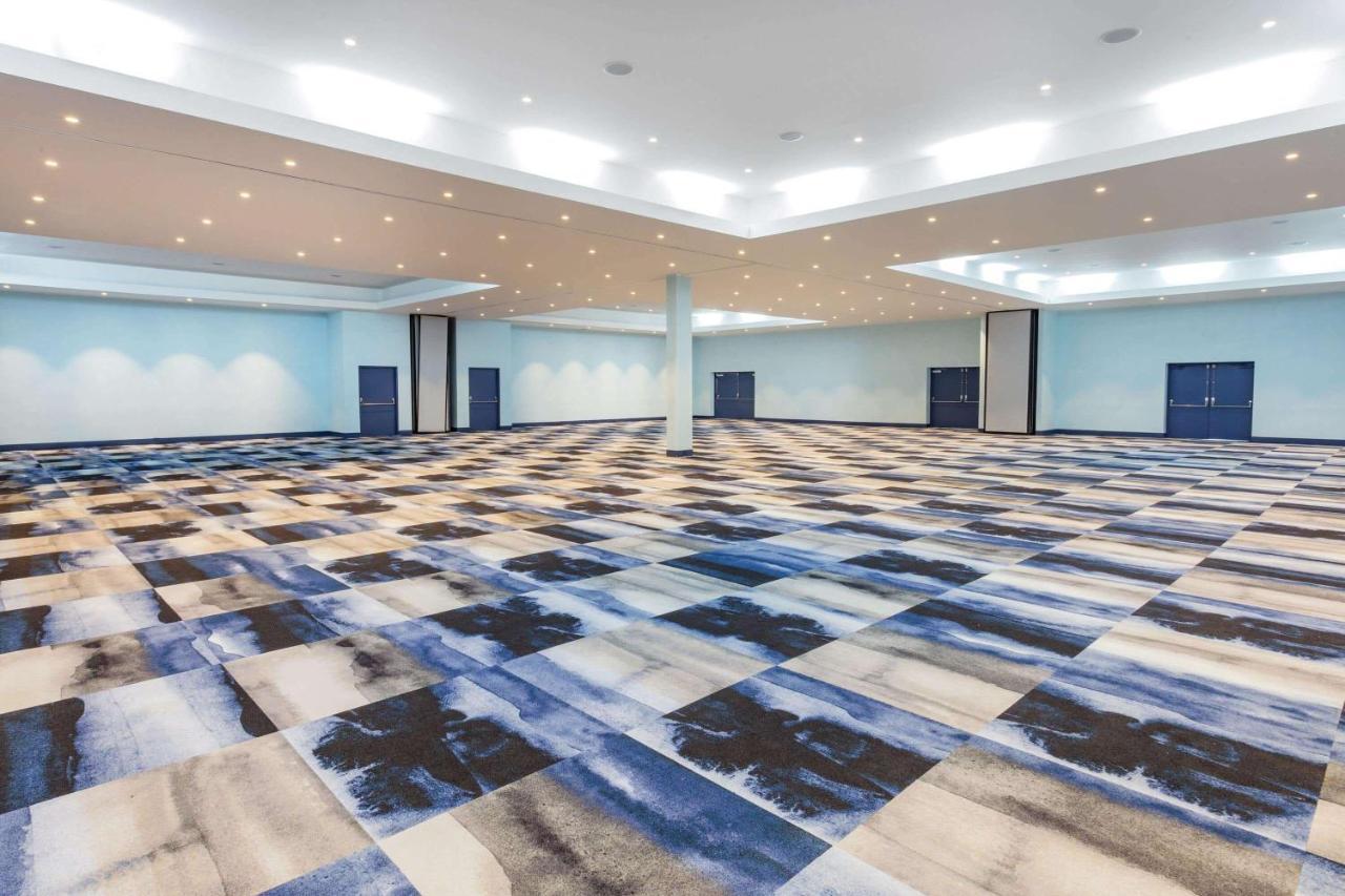 ホテル Ramada By Wyndham Hartford North - Bradley Airport ウィンザー・ロックス エクステリア 写真
