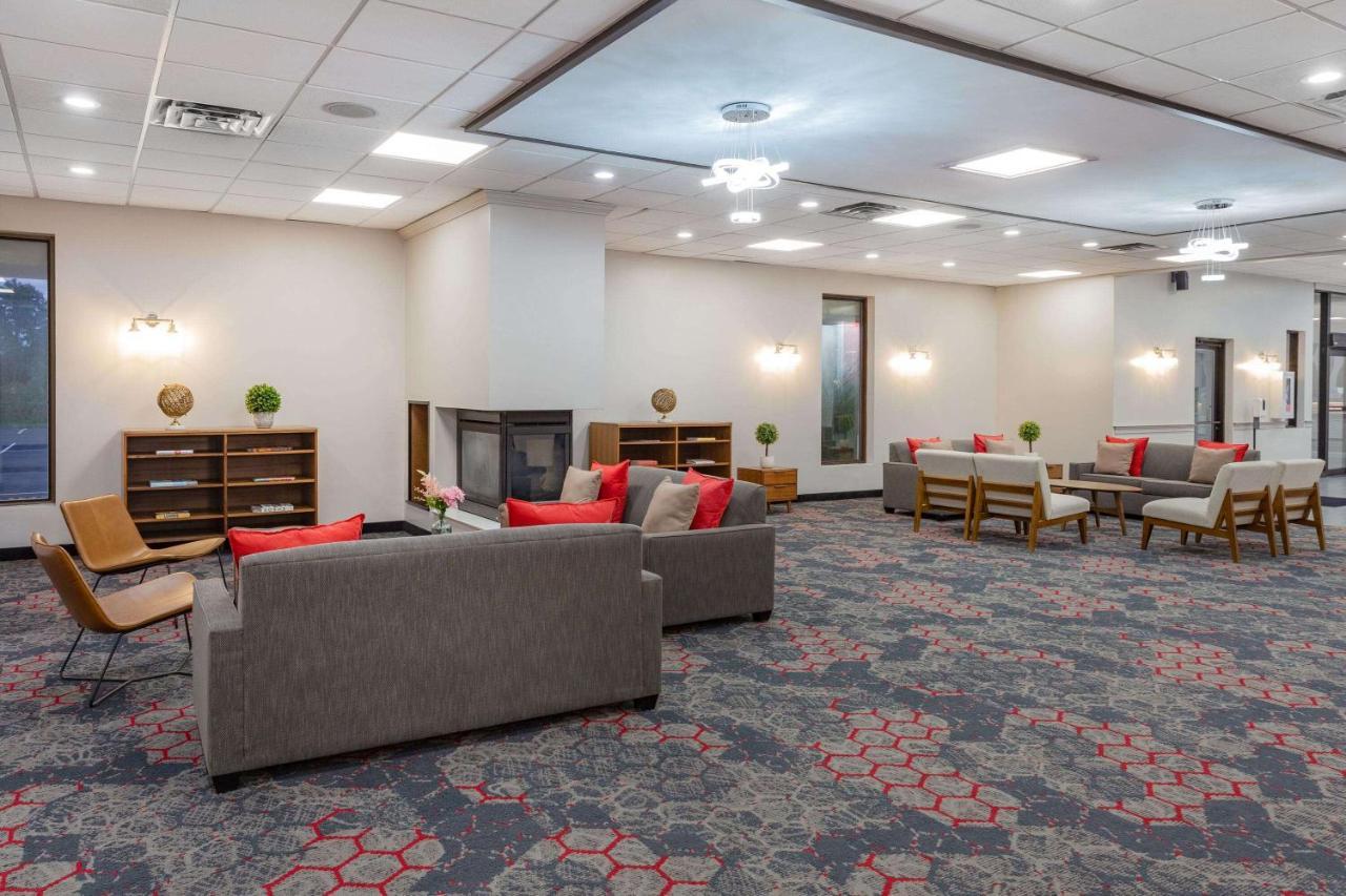 ホテル Ramada By Wyndham Hartford North - Bradley Airport ウィンザー・ロックス エクステリア 写真