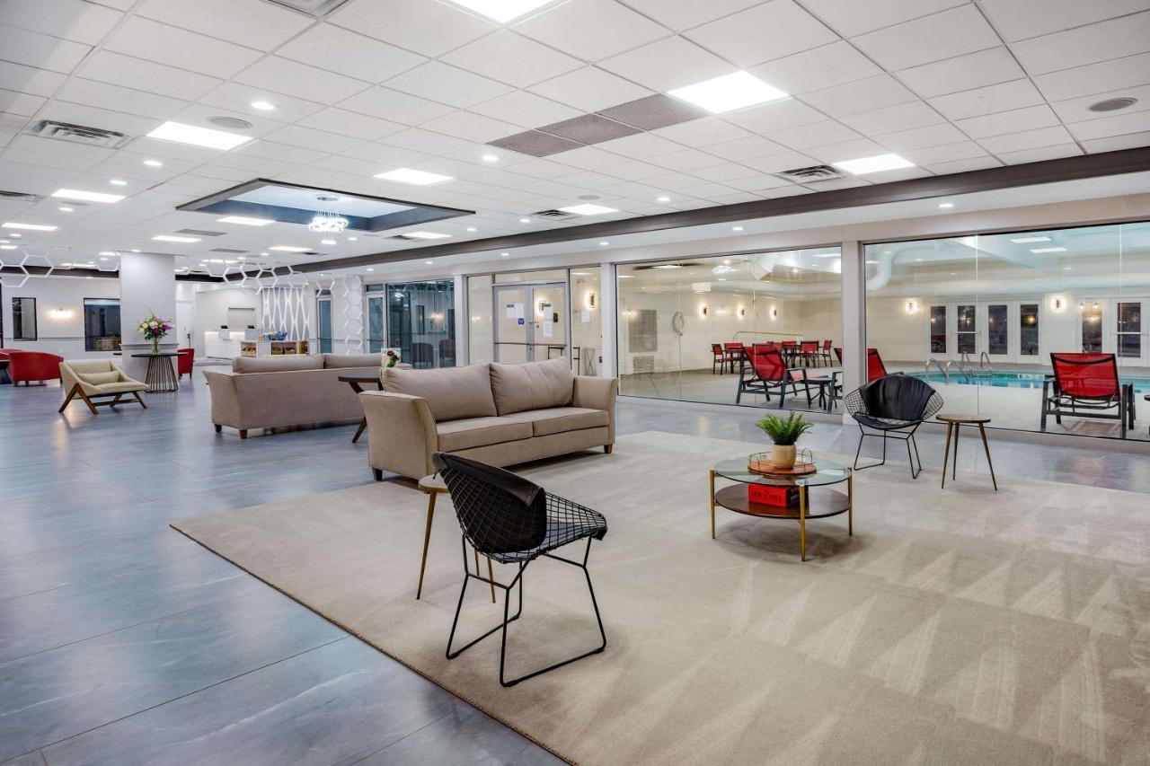 ホテル Ramada By Wyndham Hartford North - Bradley Airport ウィンザー・ロックス エクステリア 写真