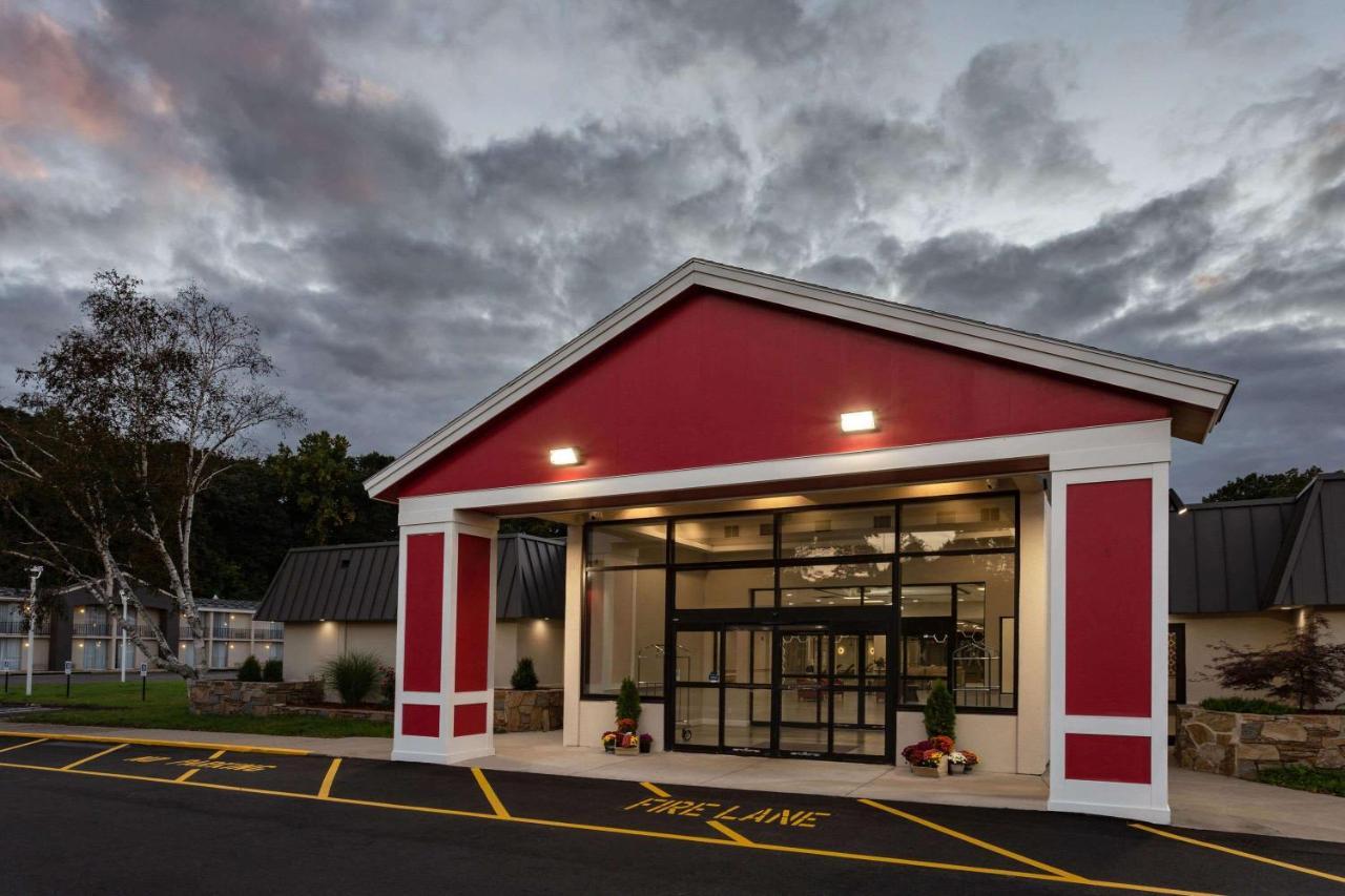 ホテル Ramada By Wyndham Hartford North - Bradley Airport ウィンザー・ロックス エクステリア 写真