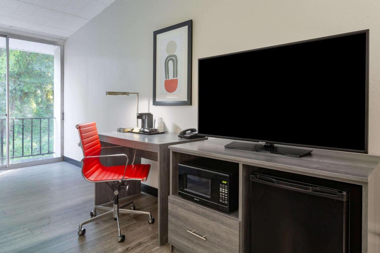 ホテル Ramada By Wyndham Hartford North - Bradley Airport ウィンザー・ロックス エクステリア 写真