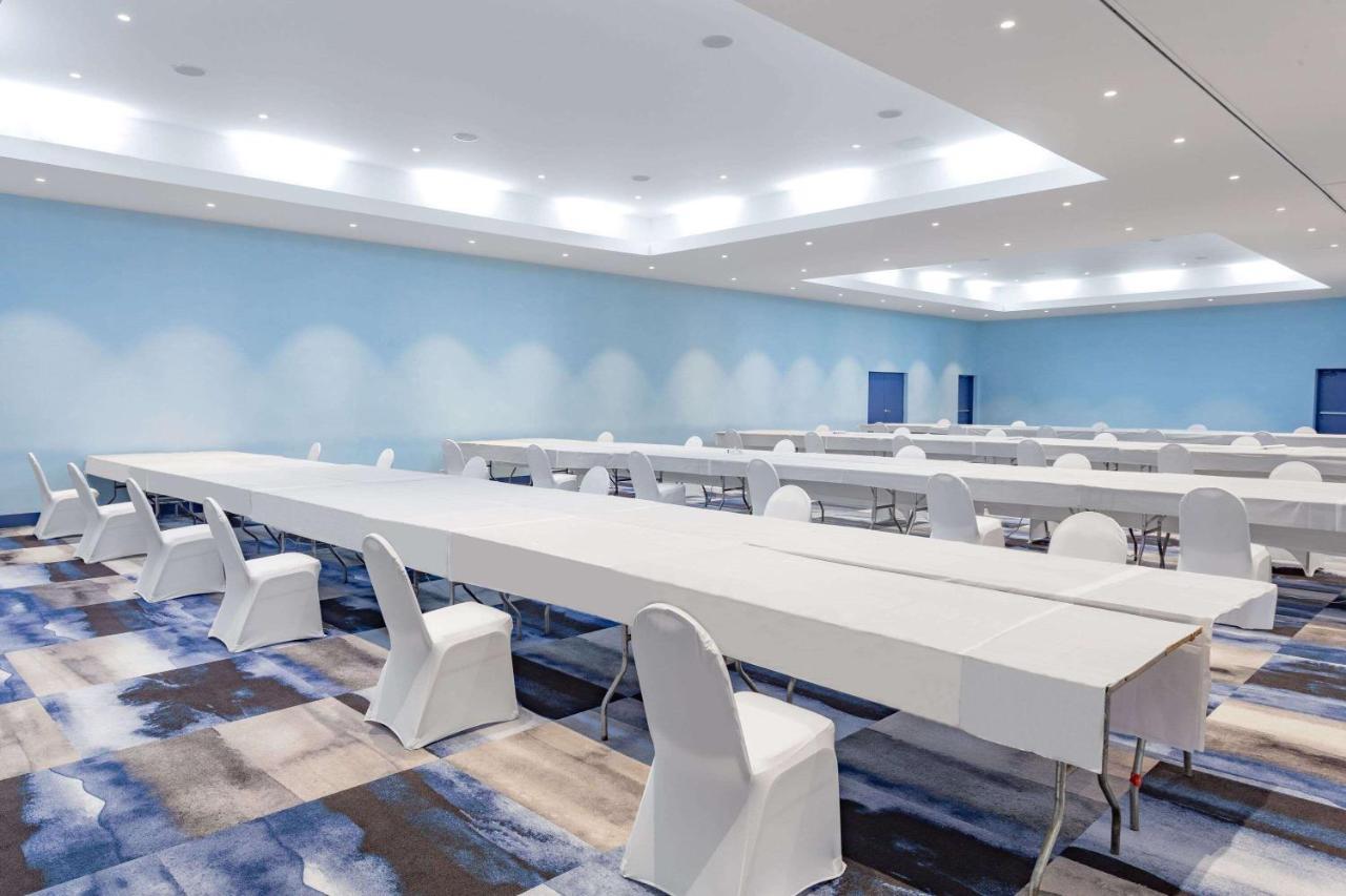 ホテル Ramada By Wyndham Hartford North - Bradley Airport ウィンザー・ロックス エクステリア 写真