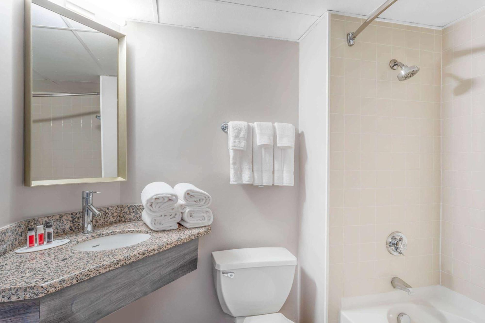 ホテル Ramada By Wyndham Hartford North - Bradley Airport ウィンザー・ロックス 部屋 写真