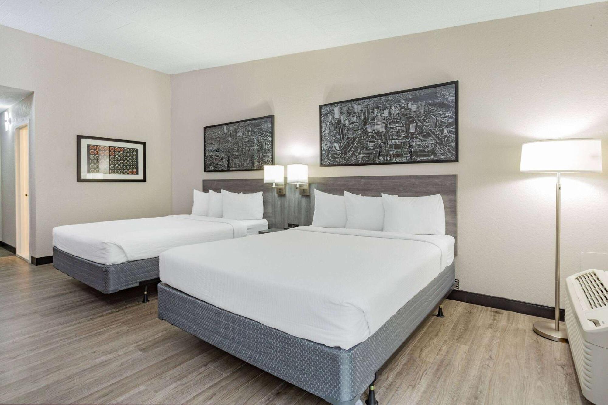 ホテル Ramada By Wyndham Hartford North - Bradley Airport ウィンザー・ロックス エクステリア 写真